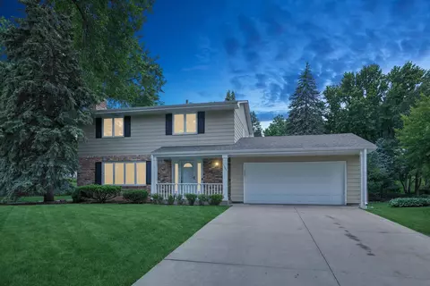 3313 Perrot Ln, Burnsville, MN 55337