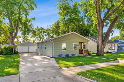 1314 16th St S, Fargo, ND 58103