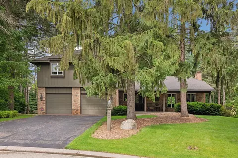 7809 Somerset Cir, Woodbury, MN 55125