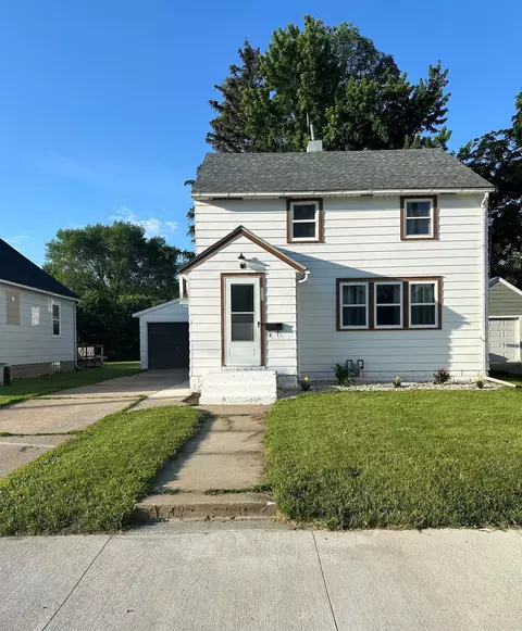908 8th Ave SE, Austin, MN 55912