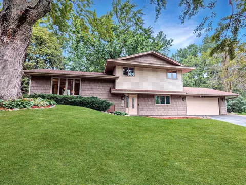 3032 Independence Cir N, New Hope, MN 55427