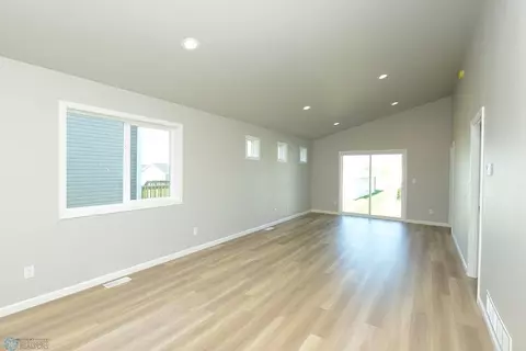 6867 Thomas St, Horace, ND 58047 photo 8
