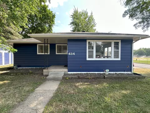 434 E 3rd St, New Richmond, WI 54017
