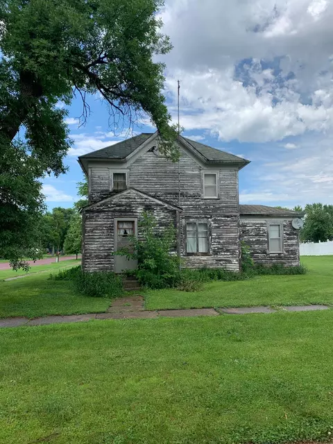 137 W Hammond St, Lewisville, MN 56060