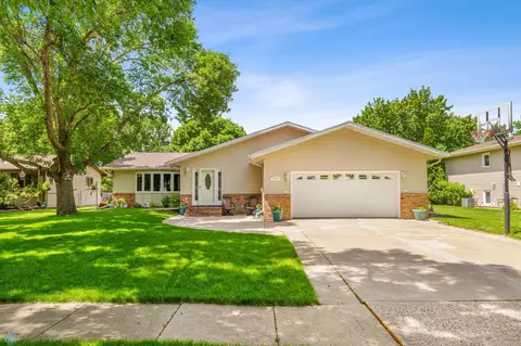 914 6th St W, West Fargo, ND 58078