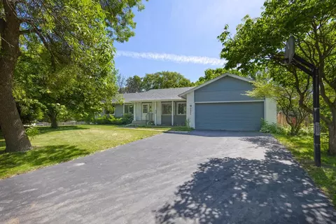 1110 Chaparral Ct, Chanhassen, MN 55317