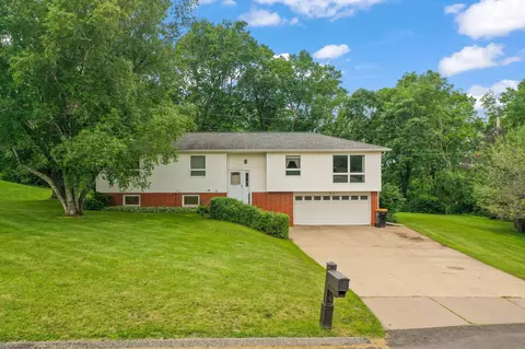 1056 Forest Hills Dr SW, Rochester, MN 55902