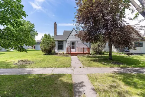 221 8th St N, Breckenridge, MN 56520
