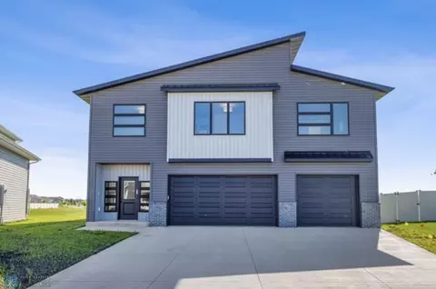 5493 Lori Ln W, West Fargo, ND 58078