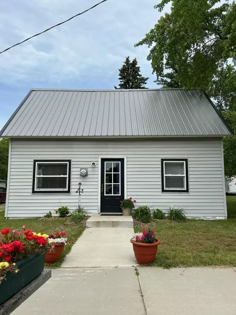 319 Main St NE, Menahga, MN 56464