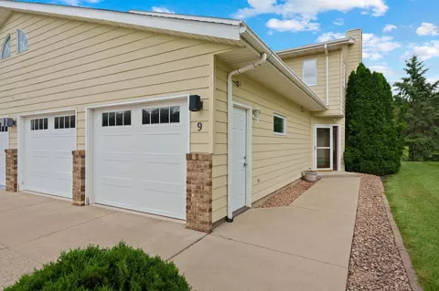 9 Augusta Pl, Owatonna, MN 55060
