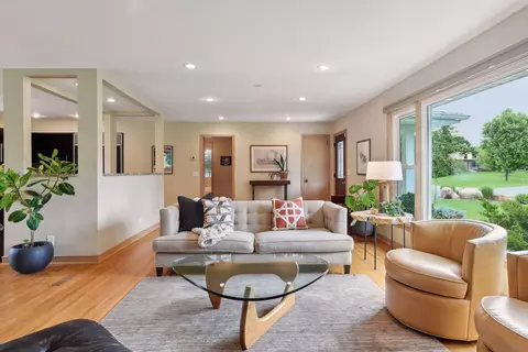 341 Burntside Dr, Golden Valley, MN 55422