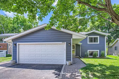 15051 Summerhill Dr, Eden Prairie, MN 55346