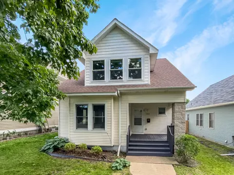 1054 Pacific St, Saint Paul, MN 55106