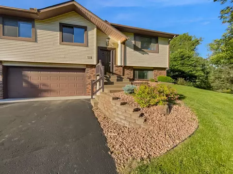 5570 Donegal Dr, Shoreview, MN 55126