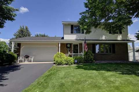 2365 Maple Ln E, Maplewood, MN 55109