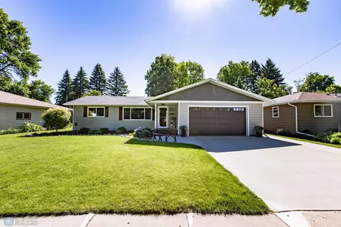 1616 15th St S, Moorhead, MN 56560