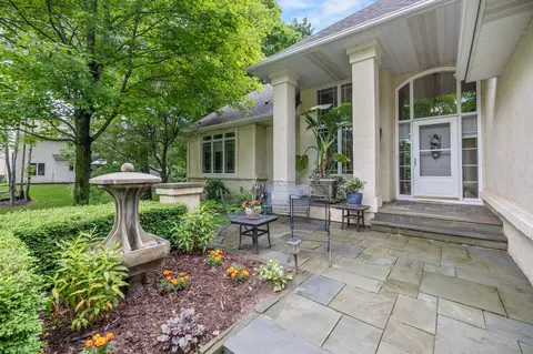 835 Weston Ridge Pkwy, Chaska, MN 55318
