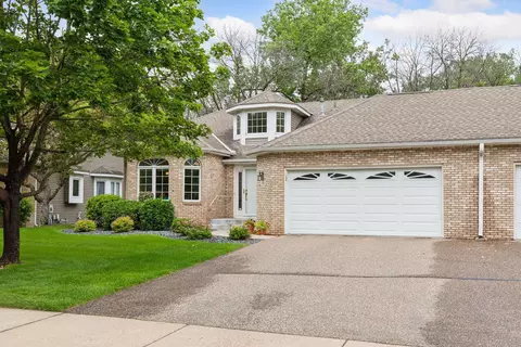 4141 Thornhill Ln, Vadnais Heights, MN 55127