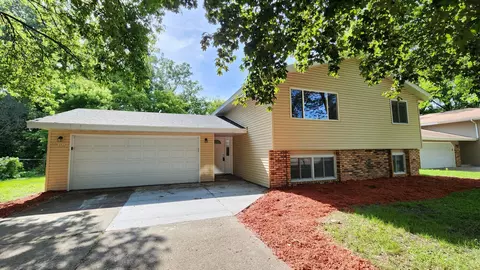 7709 Queen Ave N, Brooklyn Park, MN 55444