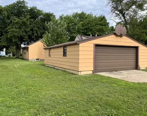 699 Drake, Windom, MN 56101 photo 25