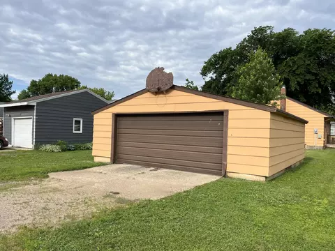 699 Drake, Windom, MN 56101 photo 26