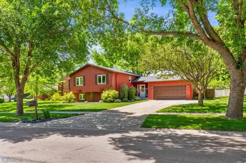 1814 Prairie Ln S, Fargo, ND 58103