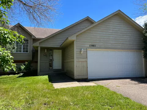 13980 Driftwood Ln, Apple Valley, MN 55124