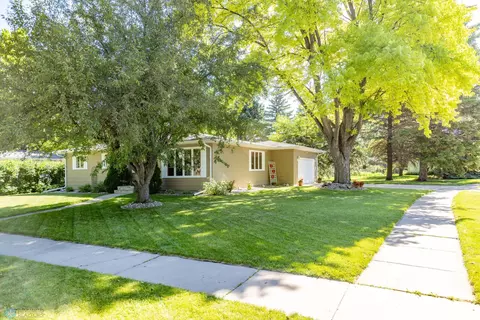 426 Oakway, Moorhead, MN 56560