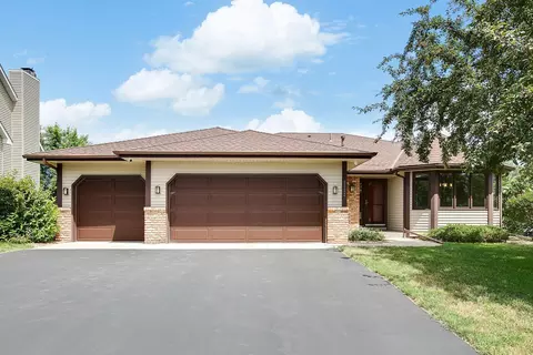 6122 54th St N, Oakdale, MN 55128