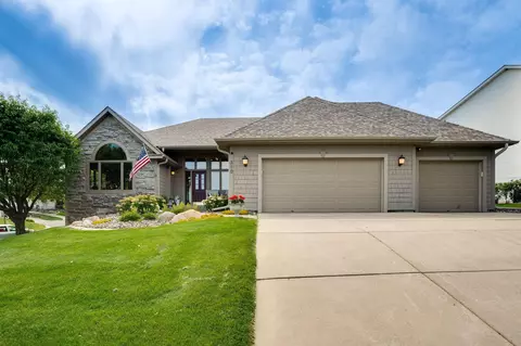 310 Crestview Dr, Hastings, MN 55033