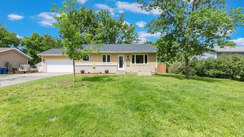 607 3rd Ave NE, Saint Joseph, MN 56374