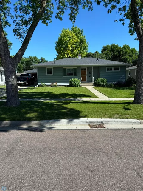 105 26th Ave N, Fargo, ND 58102