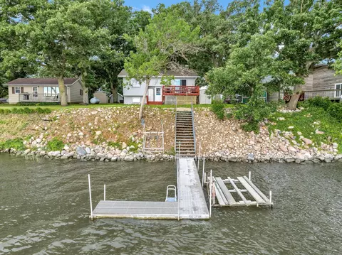 4957 105th St, Dolliver, IA 50531