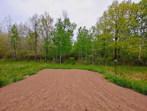 10313 Dahl Rd, Hinckley Twp, MN 55037