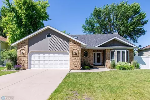 2713 24th Ave S, Fargo, ND 58103