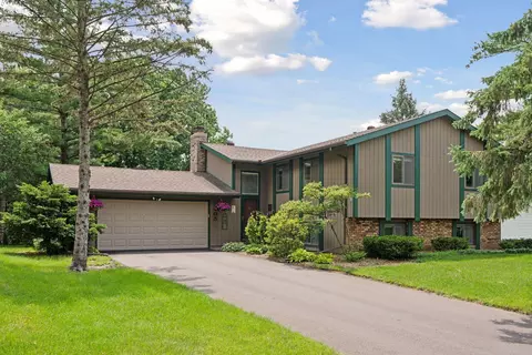 3405 Red Oak Cir N, Burnsville, MN 55337
