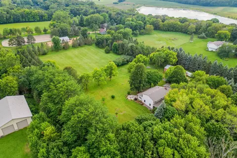 7525 Weber Dr, Chaska, MN 55318