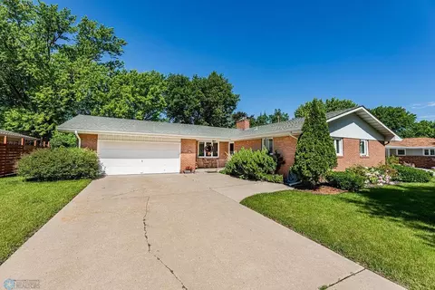 2314 Willow Rd N, Fargo, ND 58102