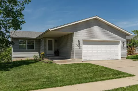 4909 10th St NW, Rochester, MN 55901