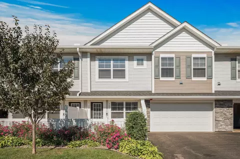 9897 5th Street Ln N, Lake Elmo, MN 55042