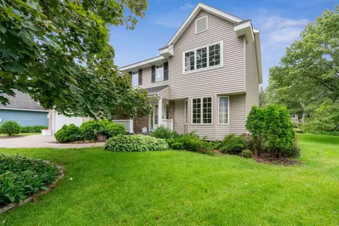 1307 Willow Cir, Roseville, MN 55113