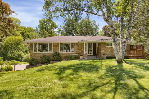 228 Oakview Rd, West Saint Paul, MN 55118