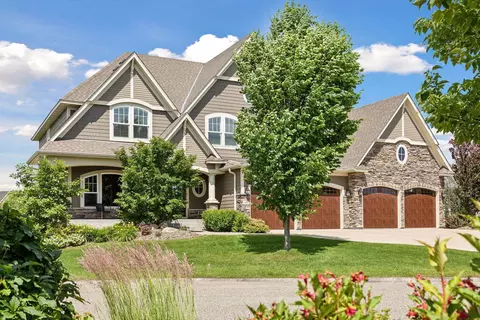 15 Monarch Ln, North Oaks, MN 55127
