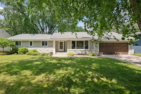 4412 Fondell Dr, Edina, MN 55435