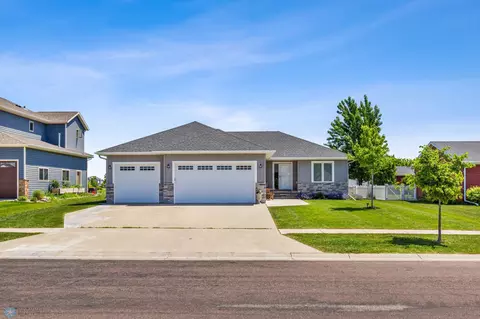 5982 Autumn Dr S, Fargo, ND 58104