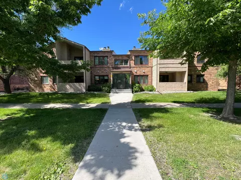 3245 17th Ave S #102, Fargo, ND 58103