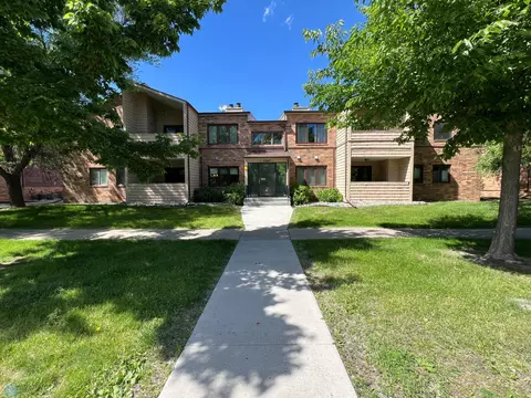 3245 17th Ave S #102, Fargo, ND 58103