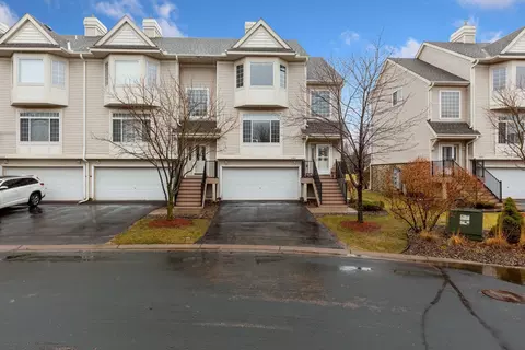 2483 Eagle Trace Ln, Woodbury, MN 55129