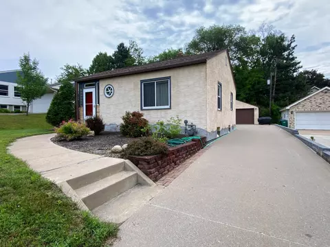 2006 Giesmann St, Roseville, MN 55113